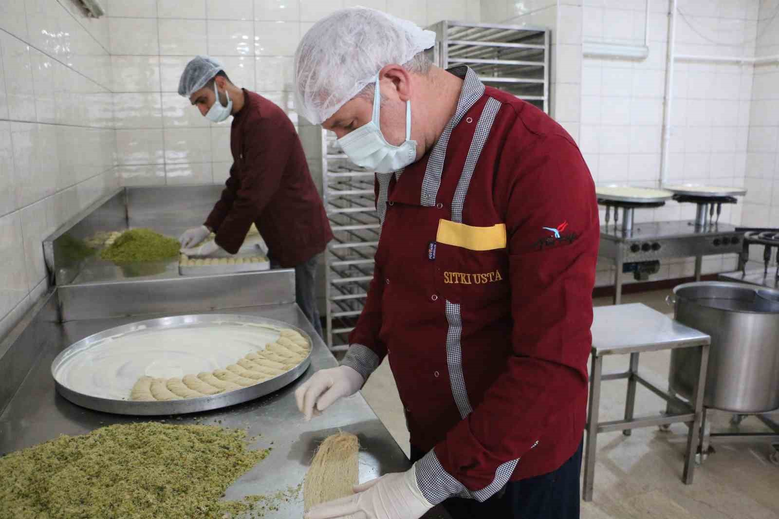 Diyarbakır’ın en ünlü tatlıcısı, bir yıl da 40 tona yakın tatlı sattı
