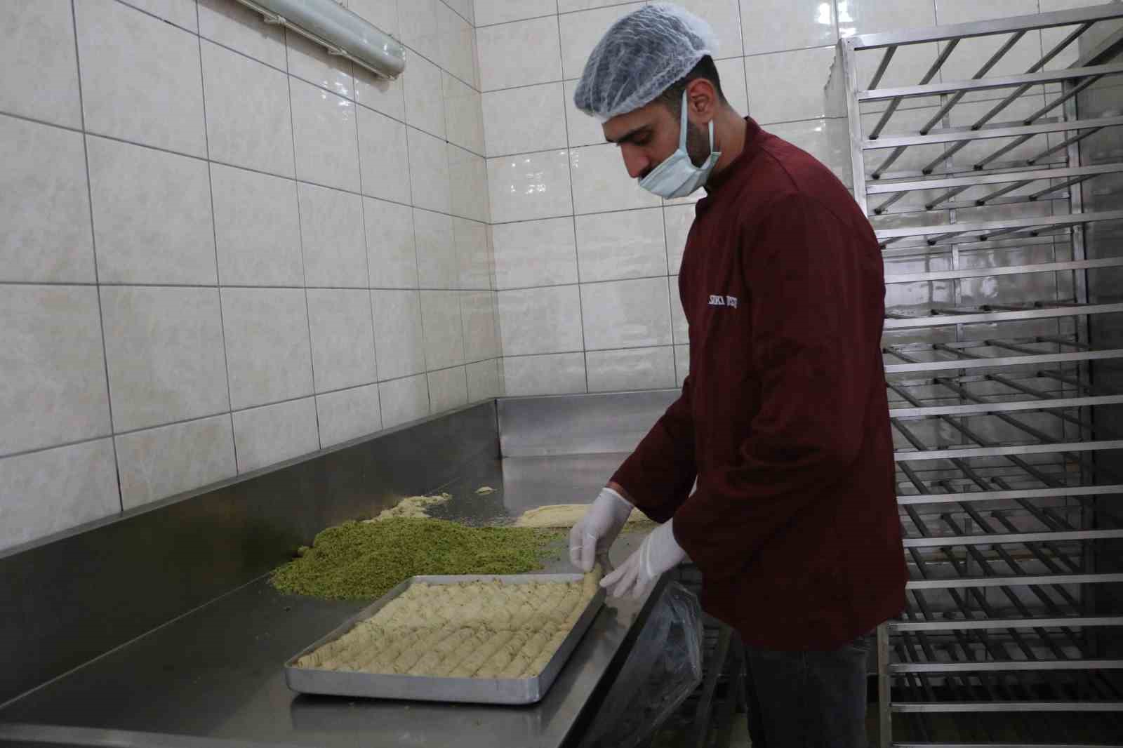 Diyarbakır’ın en ünlü tatlıcısı, bir yıl da 40 tona yakın tatlı sattı
