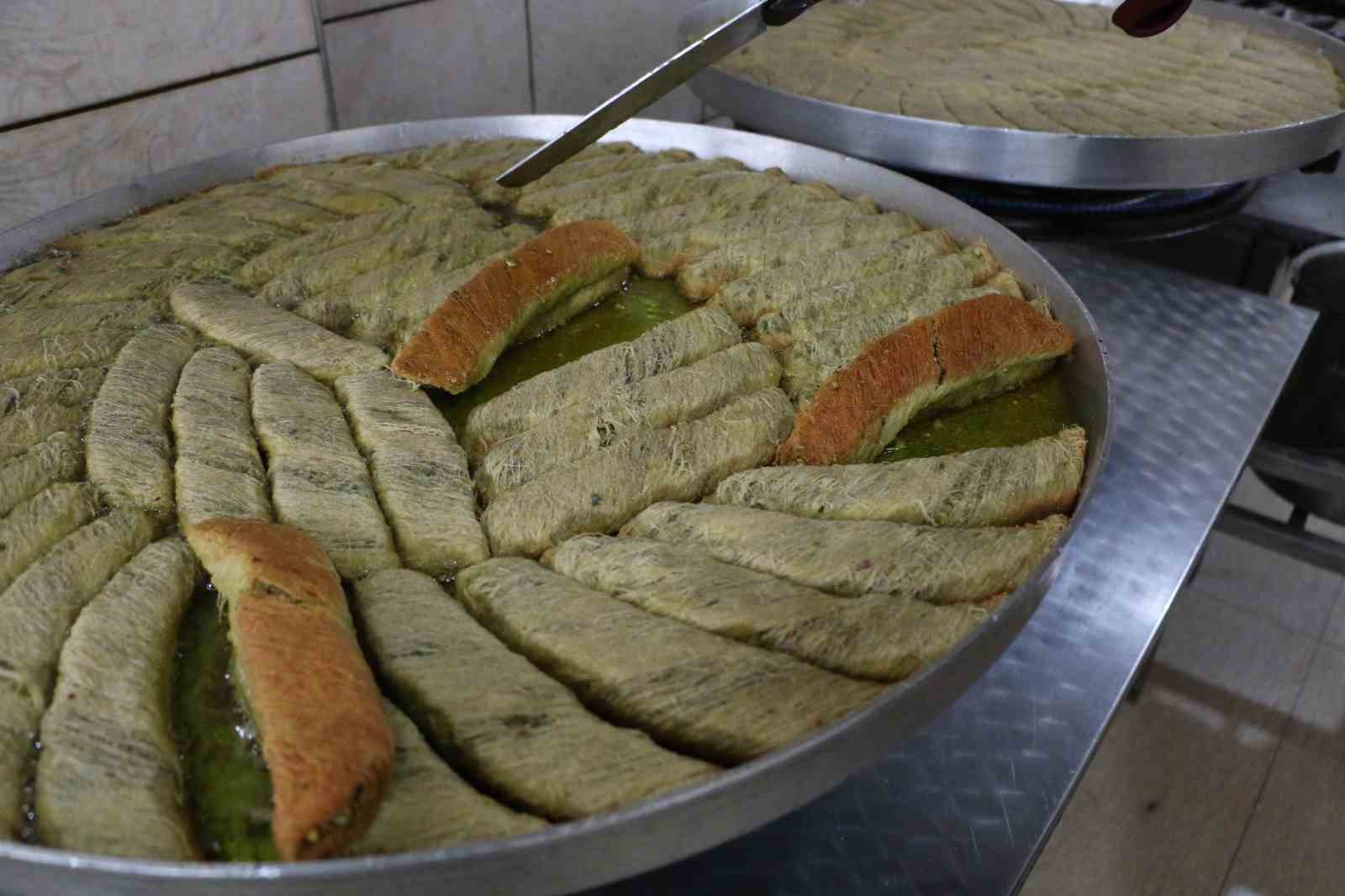 Diyarbakır’ın en ünlü tatlıcısı, bir yıl da 40 tona yakın tatlı sattı
