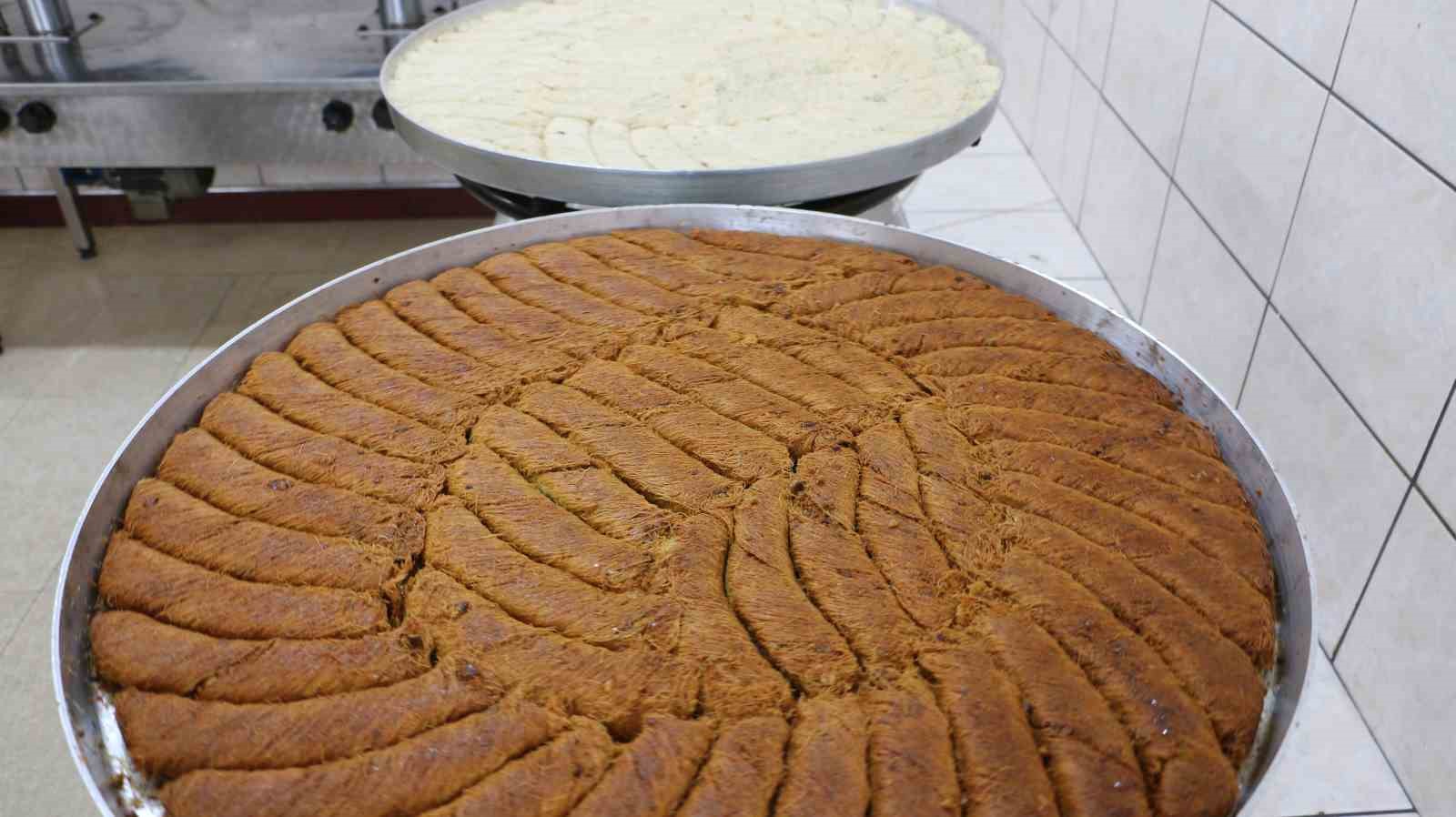 Diyarbakır’ın en ünlü tatlıcısı, bir yıl da 40 tona yakın tatlı sattı
