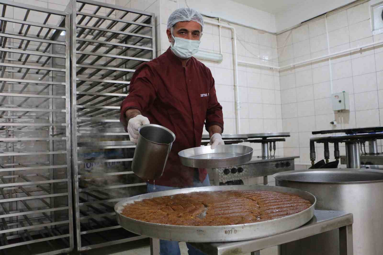 Diyarbakır’ın en ünlü tatlıcısı, bir yıl da 40 tona yakın tatlı sattı
