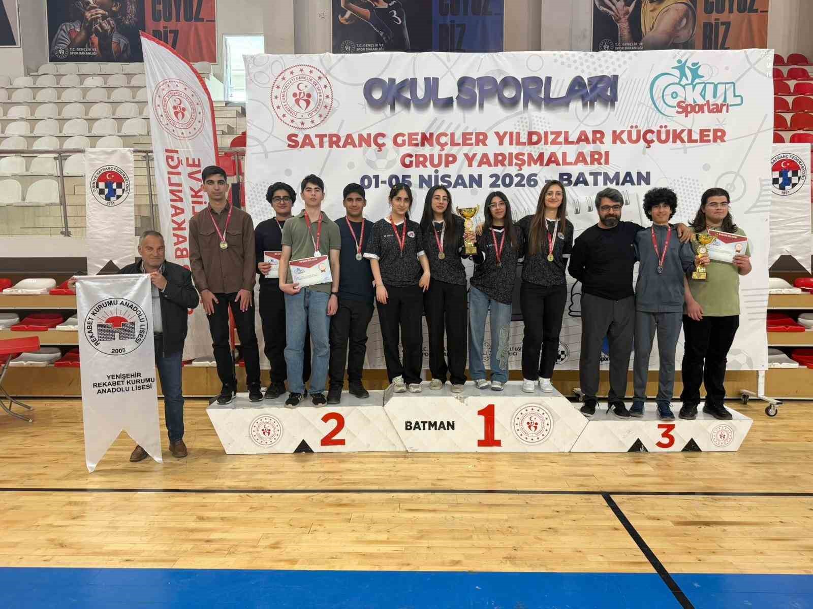 Diyarbakırlı öğrencilerden satrançta çifte zafer
