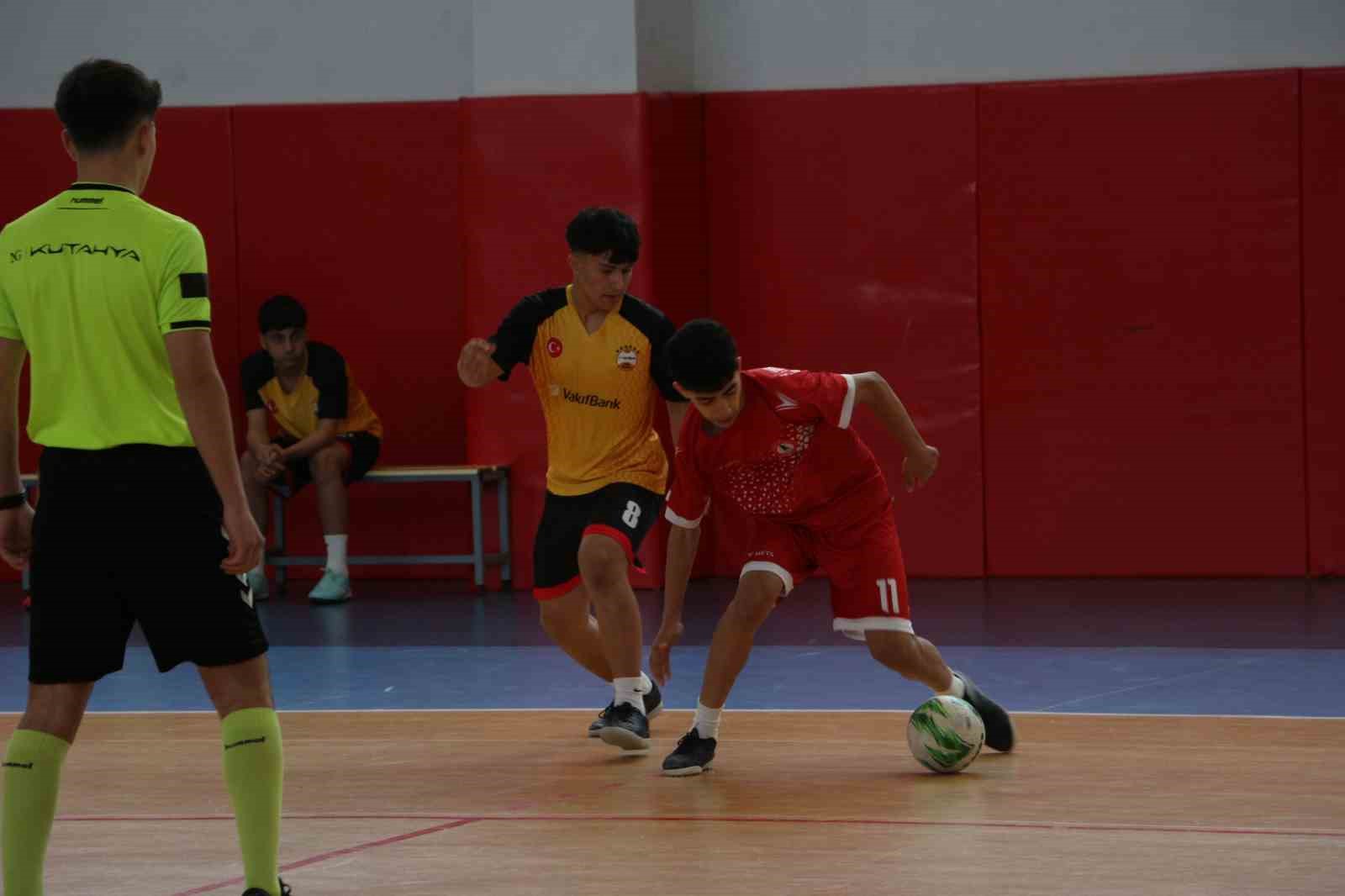 DMD hastası Berkay ve Eren kardeşlere Futsal Turnuvası ile umut oldular
