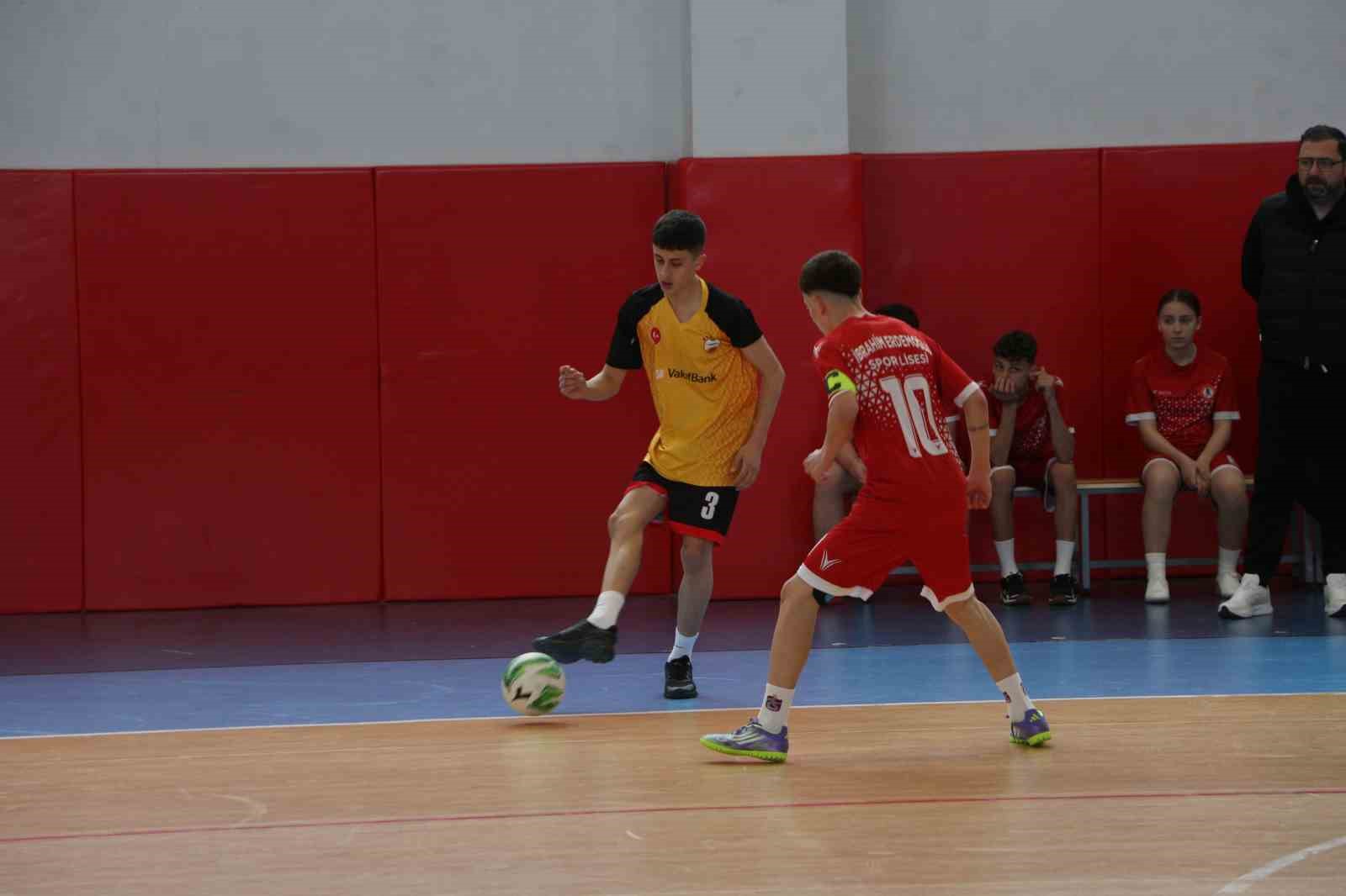DMD hastası Berkay ve Eren kardeşlere Futsal Turnuvası ile umut oldular
