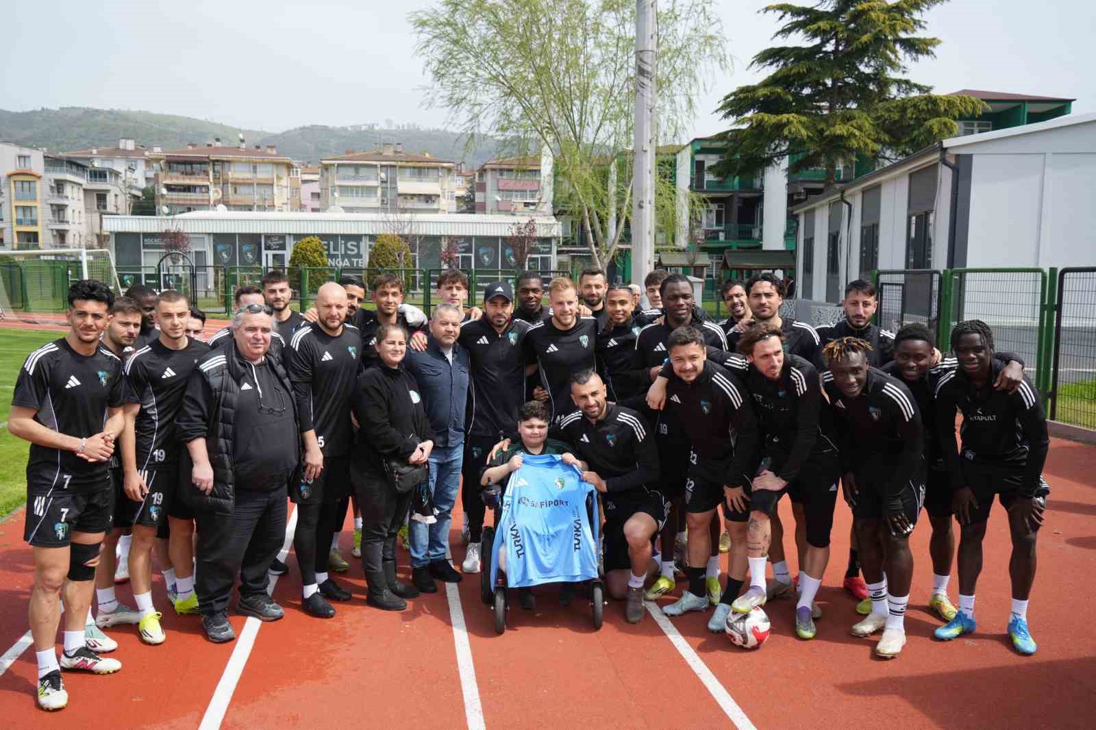 DMD hastası Eray’ın Kocaelispor antrenmanı heyecanı
