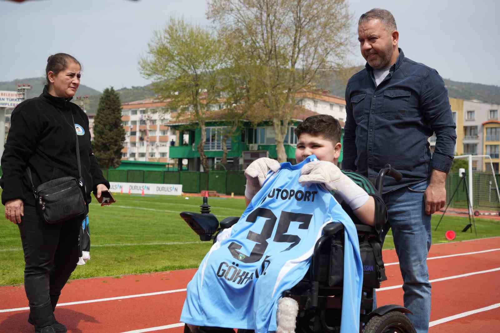 DMD hastası Eray’ın Kocaelispor antrenmanı heyecanı
