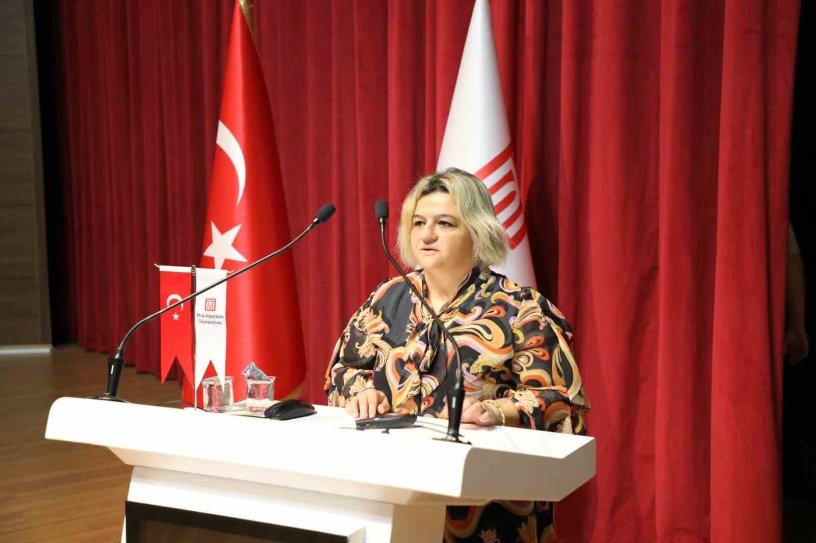 Doç. Dr. Bingöl: "Bağımlılıkla mücadele toplumsal seferberliktir"
Doç. Dr. Bingöl: "Bağımlılıkla mücadele toplumsal seferberliktir"