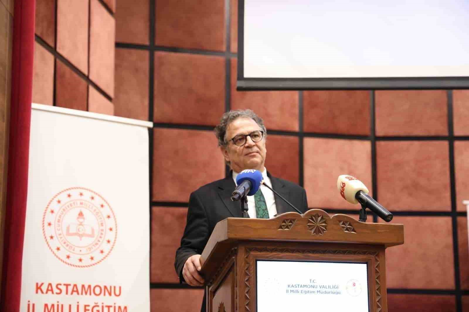 Doç. Dr. Mustafa Otrar: "Çocuklarımız hayatın her alanında gördükleriyle yetişirler"
