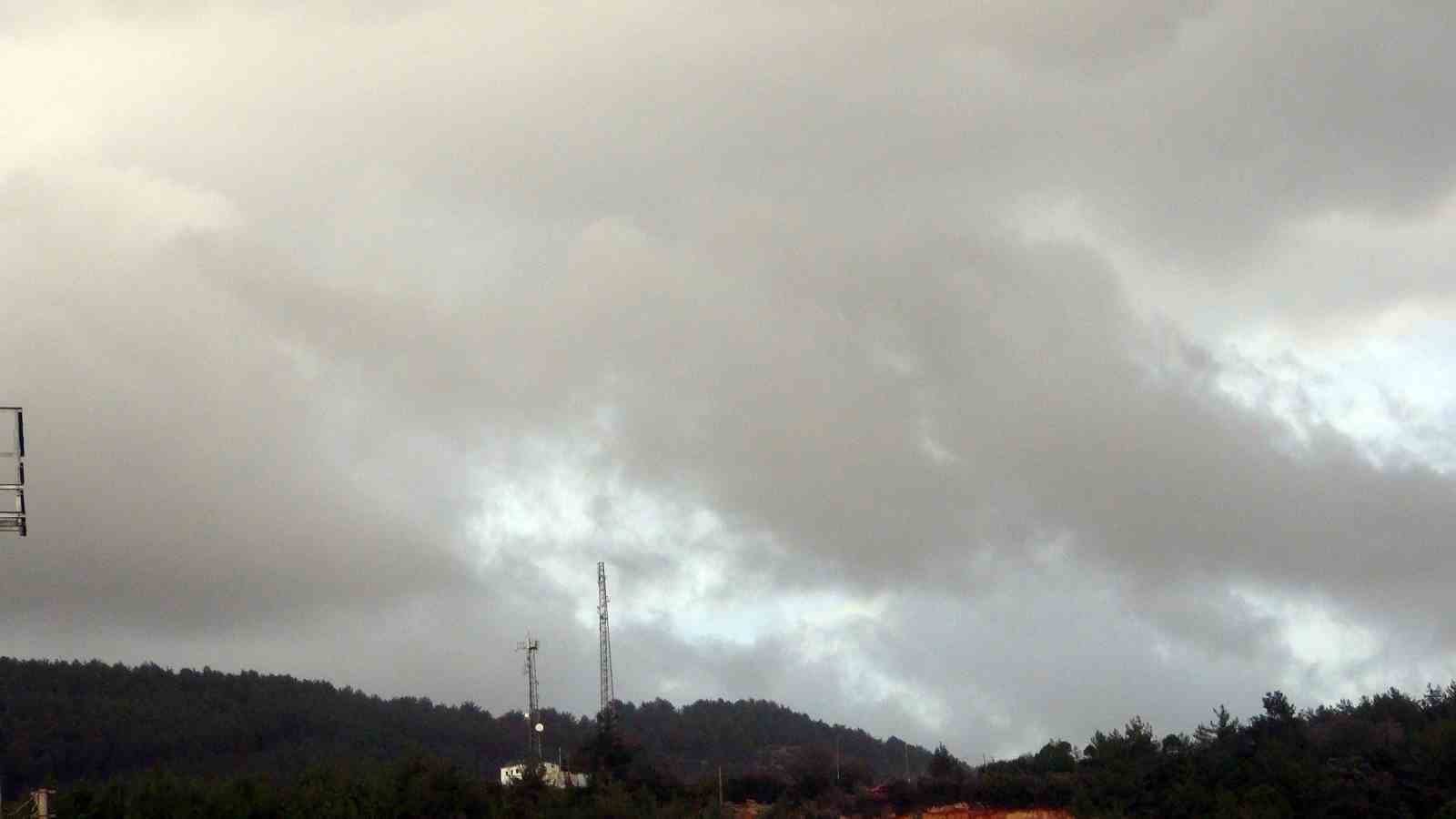 Doç. Dr. Özçelik: "İzmir’in su ihtiyacına bulut tohumlama çare değil"
