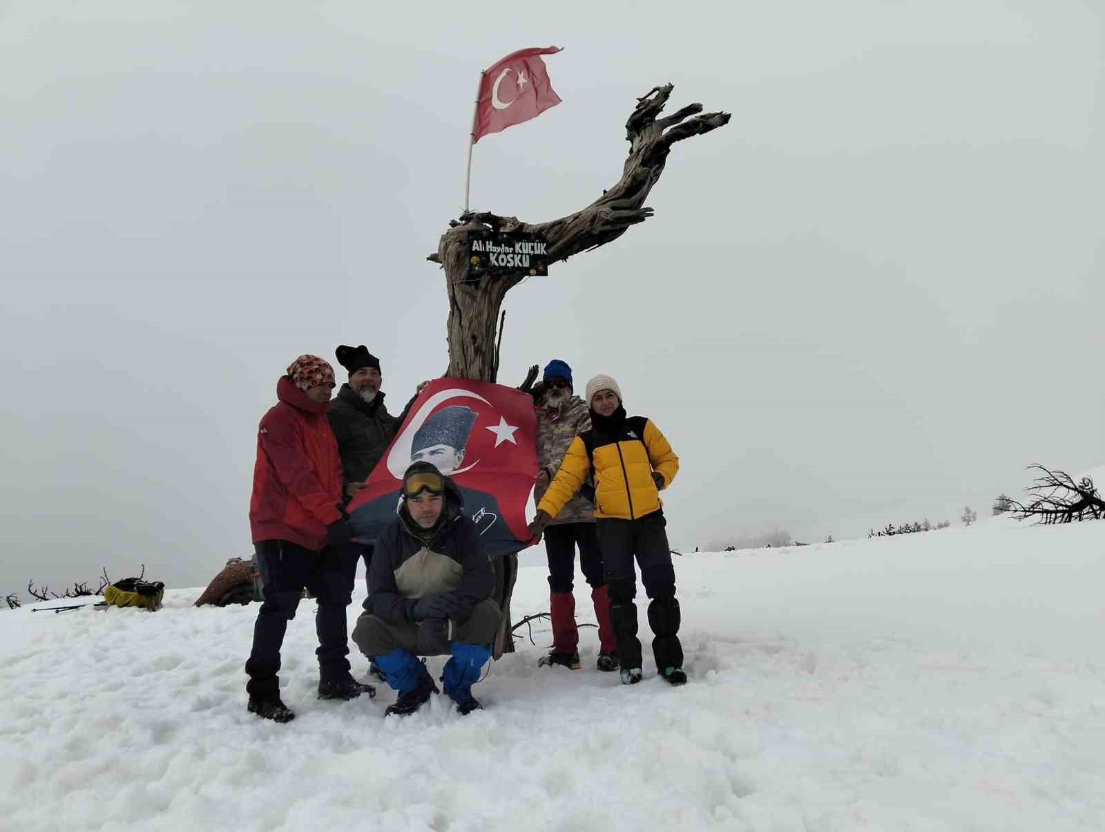 Doğa sporları gönüllüleri Küçük’ü ölüm yıl dönümünde Sandras dağında andı
