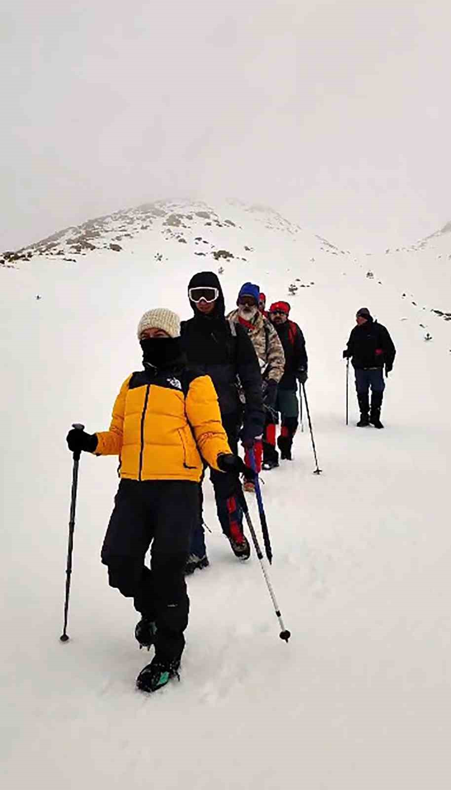 Doğa sporları gönüllüleri Küçük’ü ölüm yıl dönümünde Sandras dağında andı

