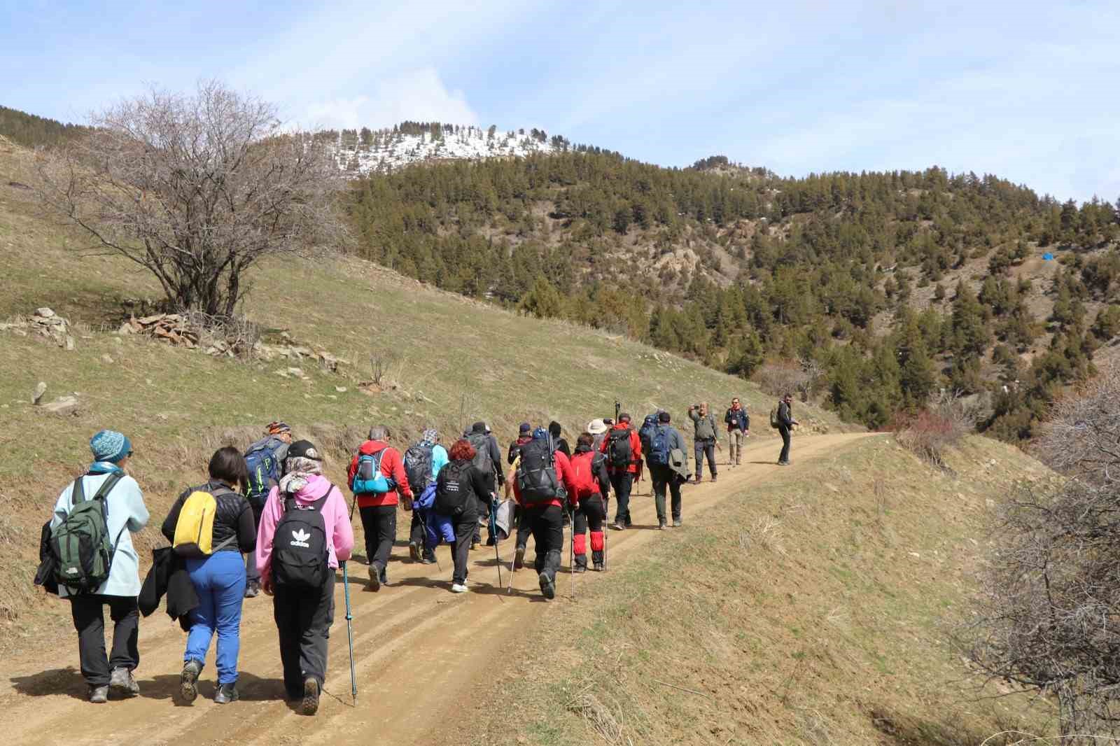 Doğa tutkunlarının bahar yürüyüşü
