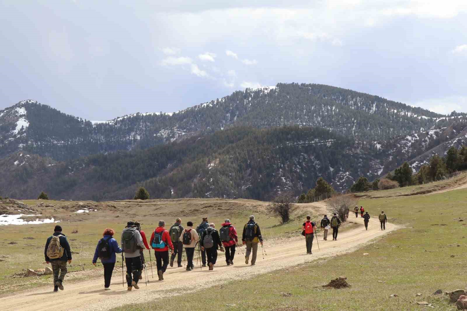 Doğa tutkunlarının bahar yürüyüşü
