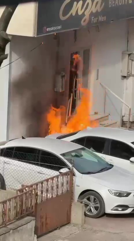 Doğal gaz kokusunun ardından kabusu yaşadılar: Film sahnesi gibi
Doğal gaz kokusunun ardından kabusu yaşadılar: Film sahnesi gibi