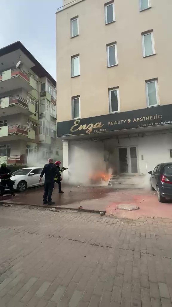 Doğal gaz kokusunun ardından kabusu yaşadılar: Film sahnesi gibi
Doğal gaz kokusunun ardından kabusu yaşadılar: Film sahnesi gibi