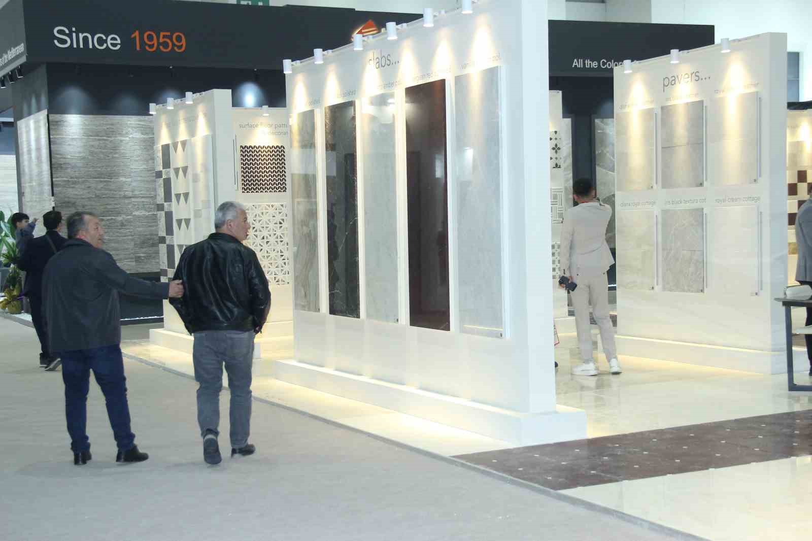 Doğal taşın kalbi İzmir’de atıyor
