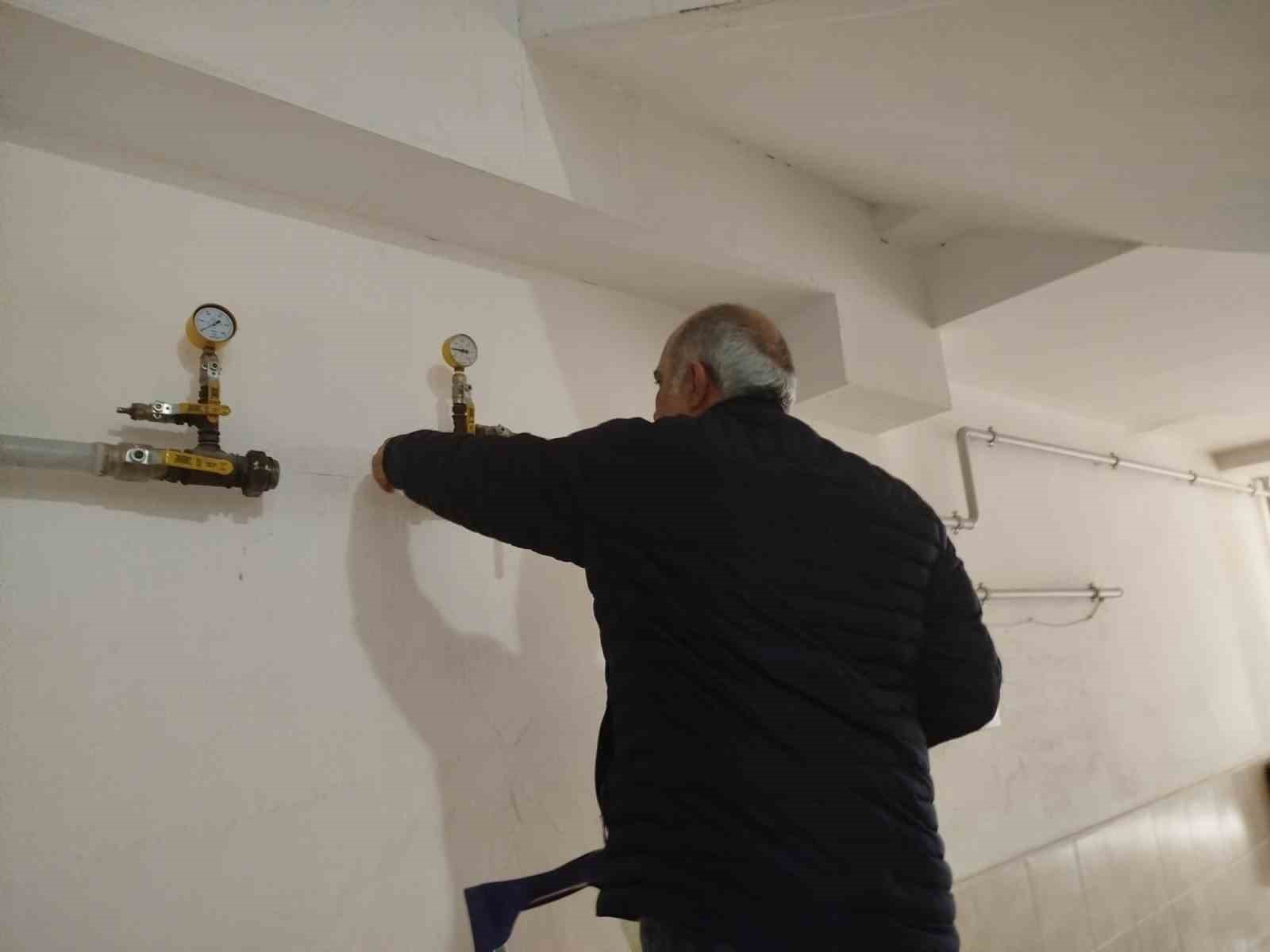 Doğalgaz hattına su borusunu bağladılar: Vatandaşlar hem susuz hem de doğal gazsız kaldı
