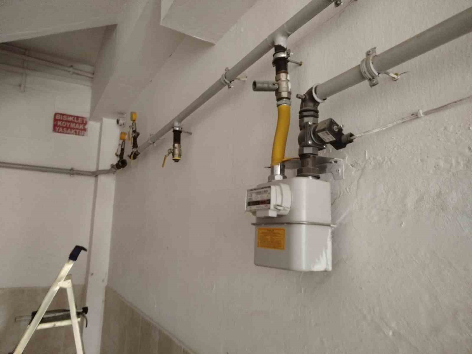 Doğalgaz hattına su borusunu bağladılar: Vatandaşlar hem susuz hem de doğal gazsız kaldı
