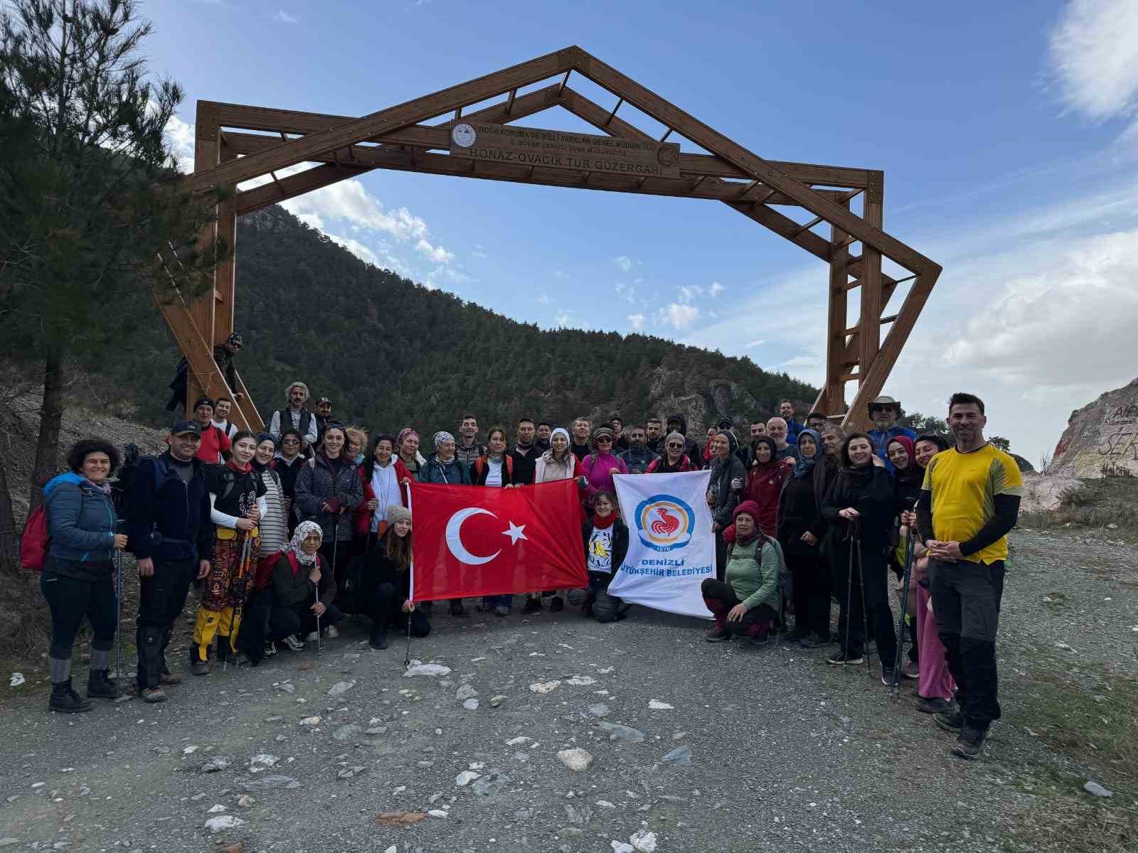 Doğaseverler Denizli’nin yeşilliklerine yürüyor
