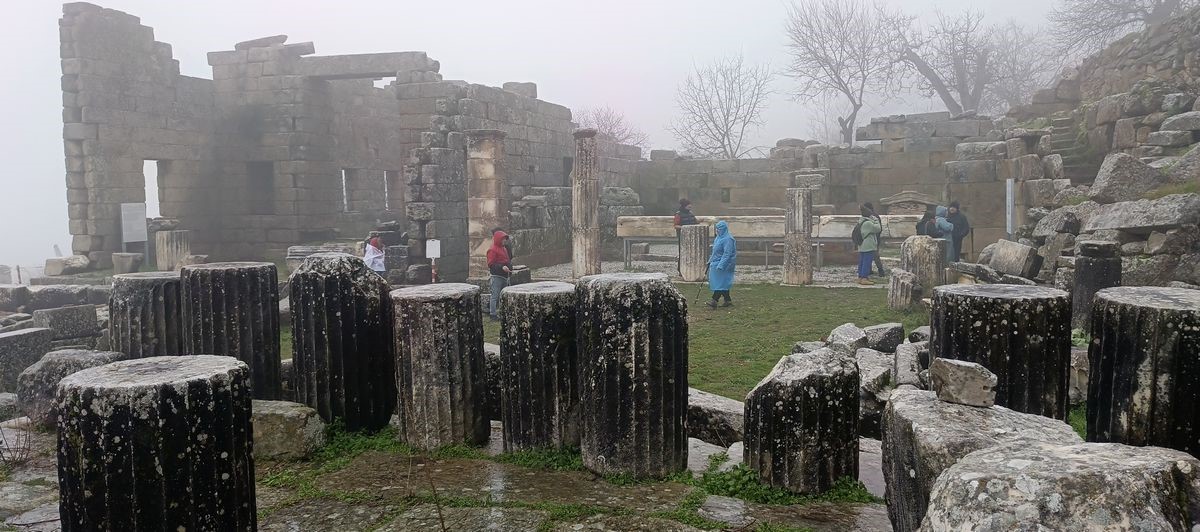 Doğaseverler, Milas’ın tarihi yerlerini gezdi
