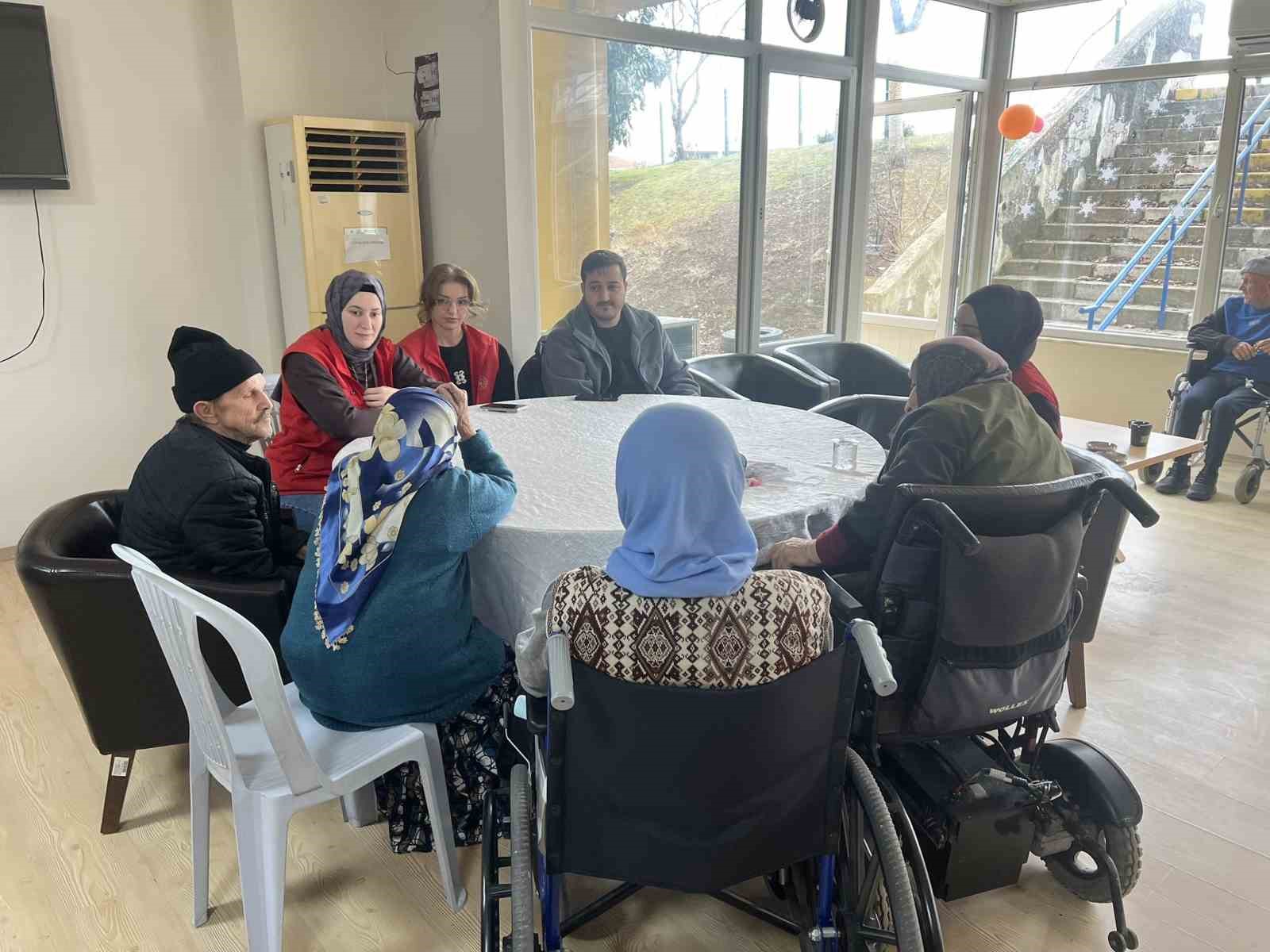 Doğum günlerini birlikte kutladılar
