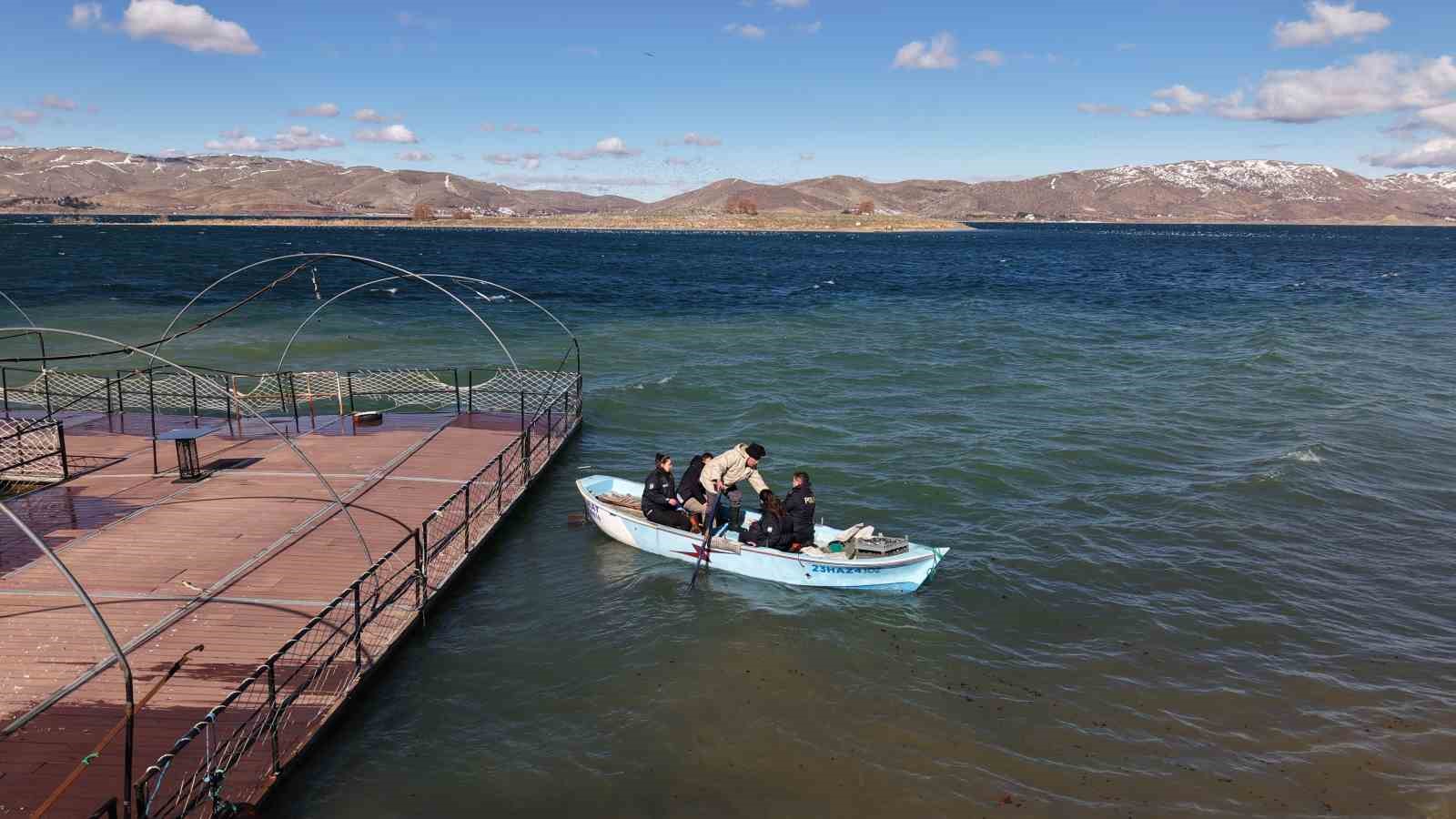 Doğu’nun gizli denizinde şefkat eli: Polis ekipleri martı ve tavşanları unutmadı
