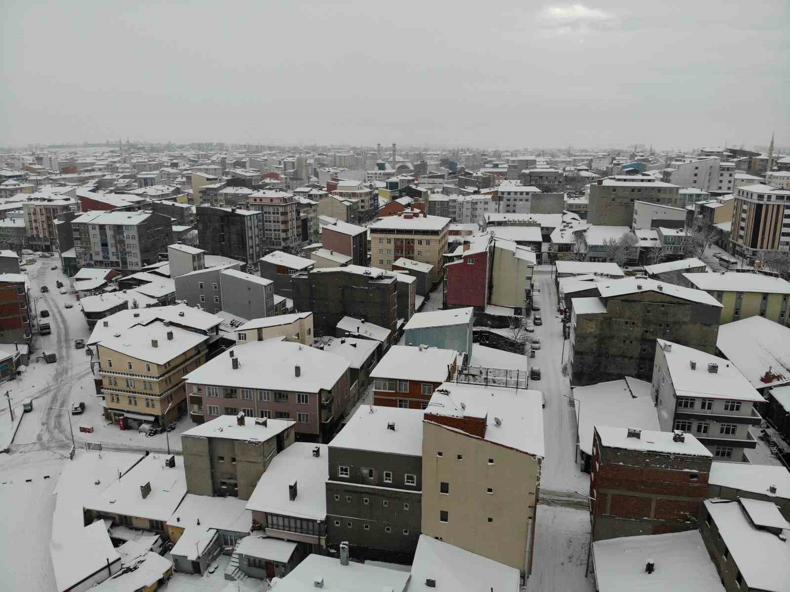 Doğu’nun incisi Kars, beyaz gelinliğini giydi: Beyaza bürünen kent havadan görüntülendi
