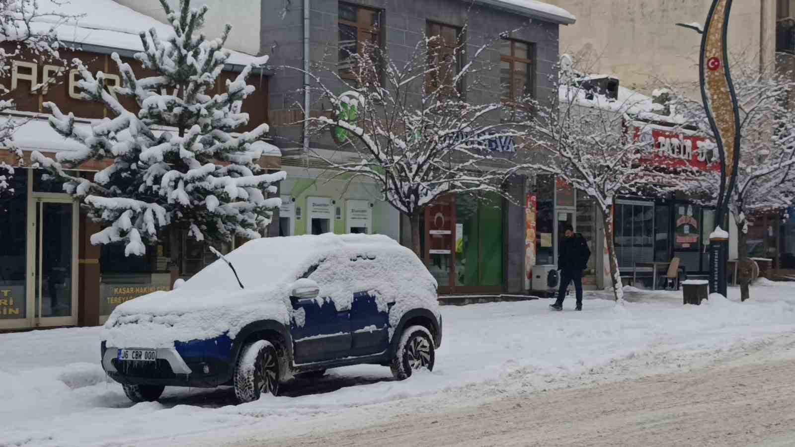 Doğu’nun incisi Kars, beyaz gelinliğini giydi: Beyaza bürünen kent havadan görüntülendi
