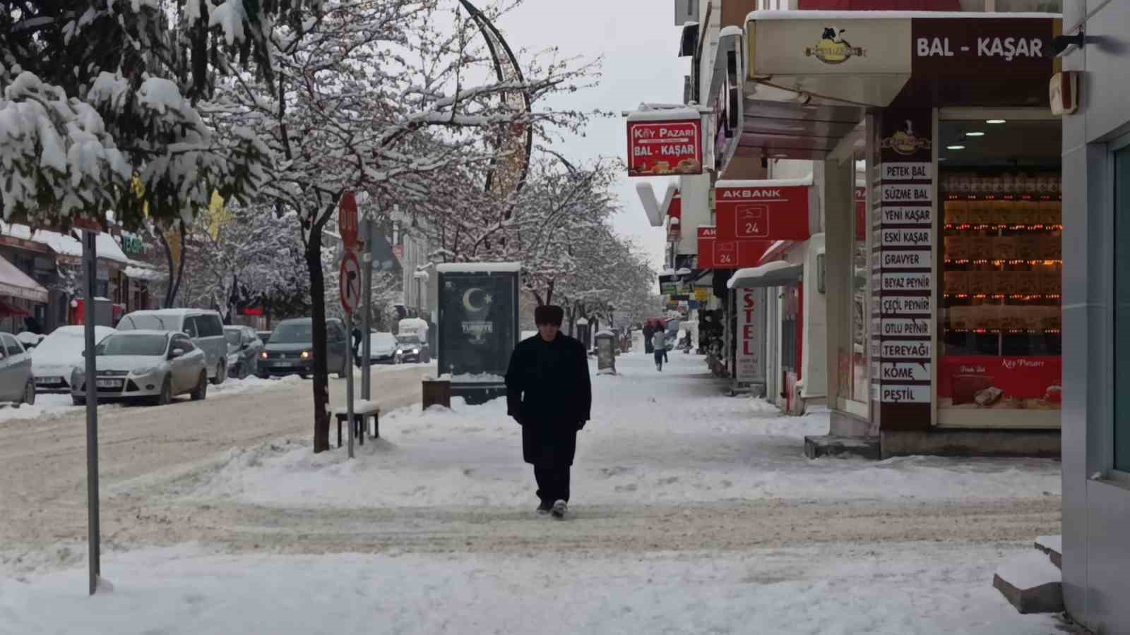 Doğu’nun incisi Kars, beyaz gelinliğini giydi: Beyaza bürünen kent havadan görüntülendi
