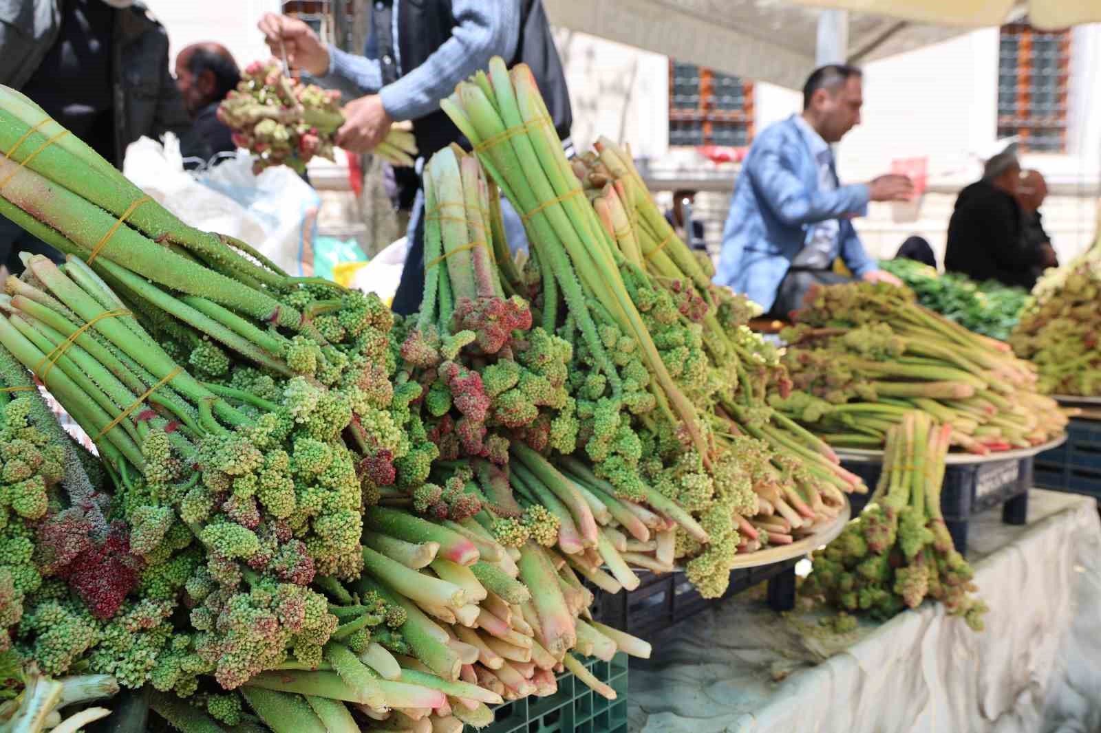 Doğu’nun vitamin deposu muzu ‘ışkın’ tezgahlarda yerini aldı
