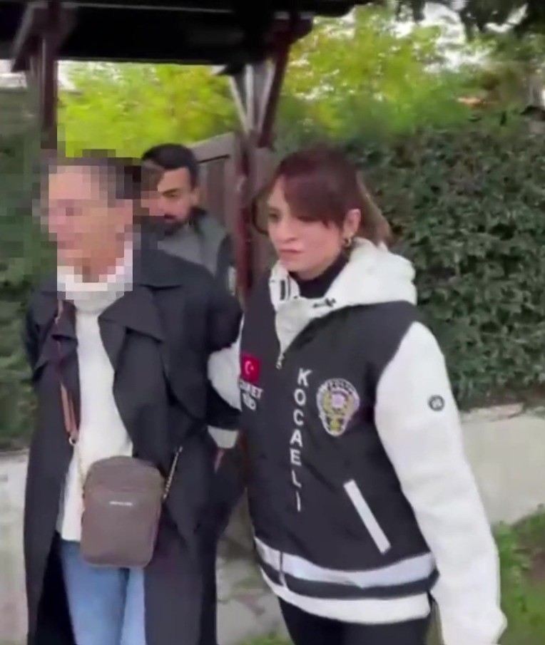 Doğurduğu bebeğini çöp konteynerine atan anne 19 yıl sonra hakim karşısında
