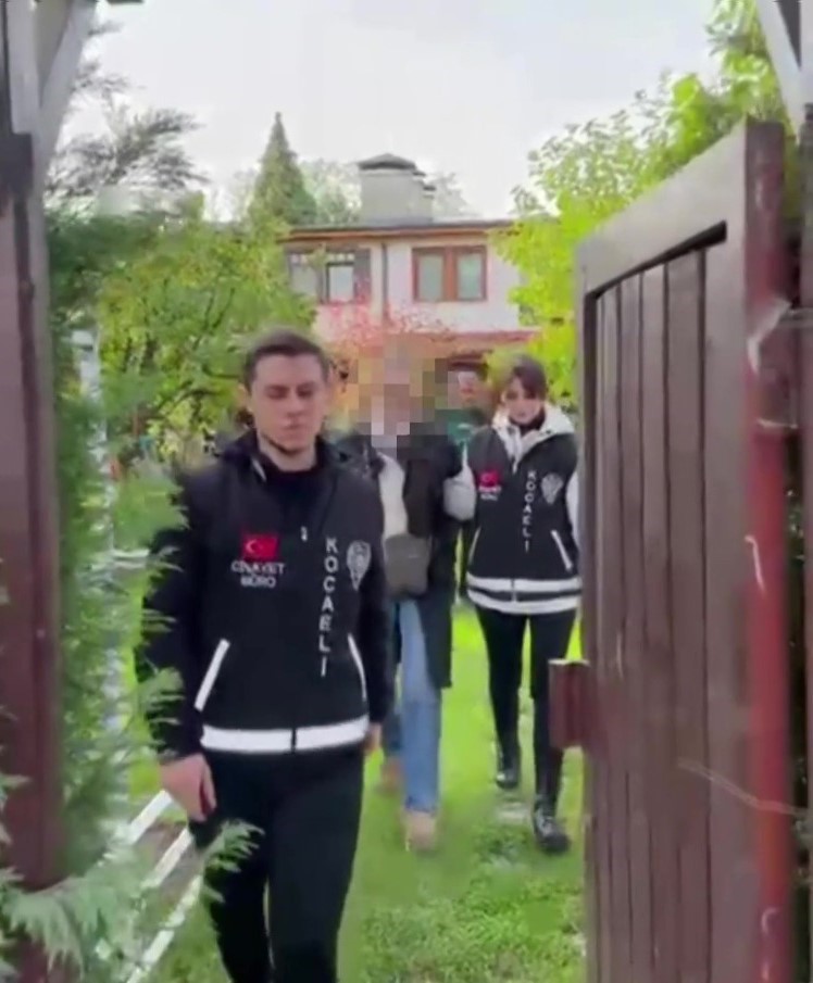 Doğurduğu bebeğini çöp konteynerine atan anne 19 yıl sonra hakim karşısında
