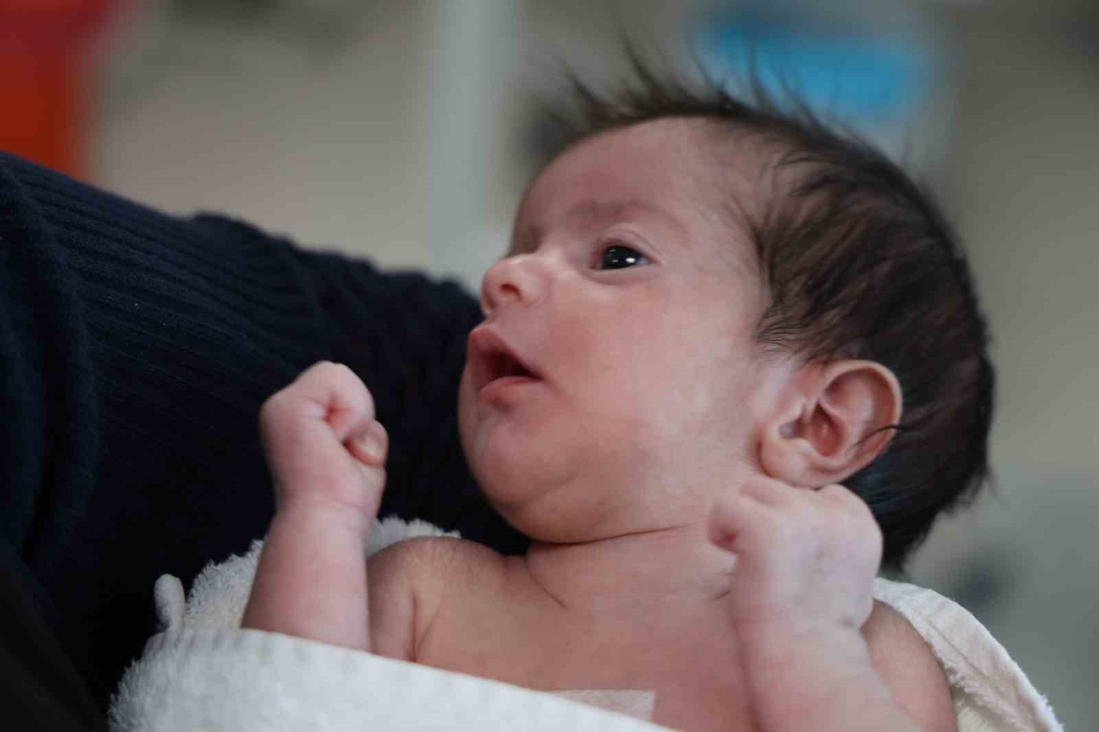 Doğuştan yemek borusu olmayan 4 günlük bebek, Elazığ’da hayata tutundu
Doğuştan yemek borusu olmayan 4 günlük bebek, Elazığ’da hayata tutundu