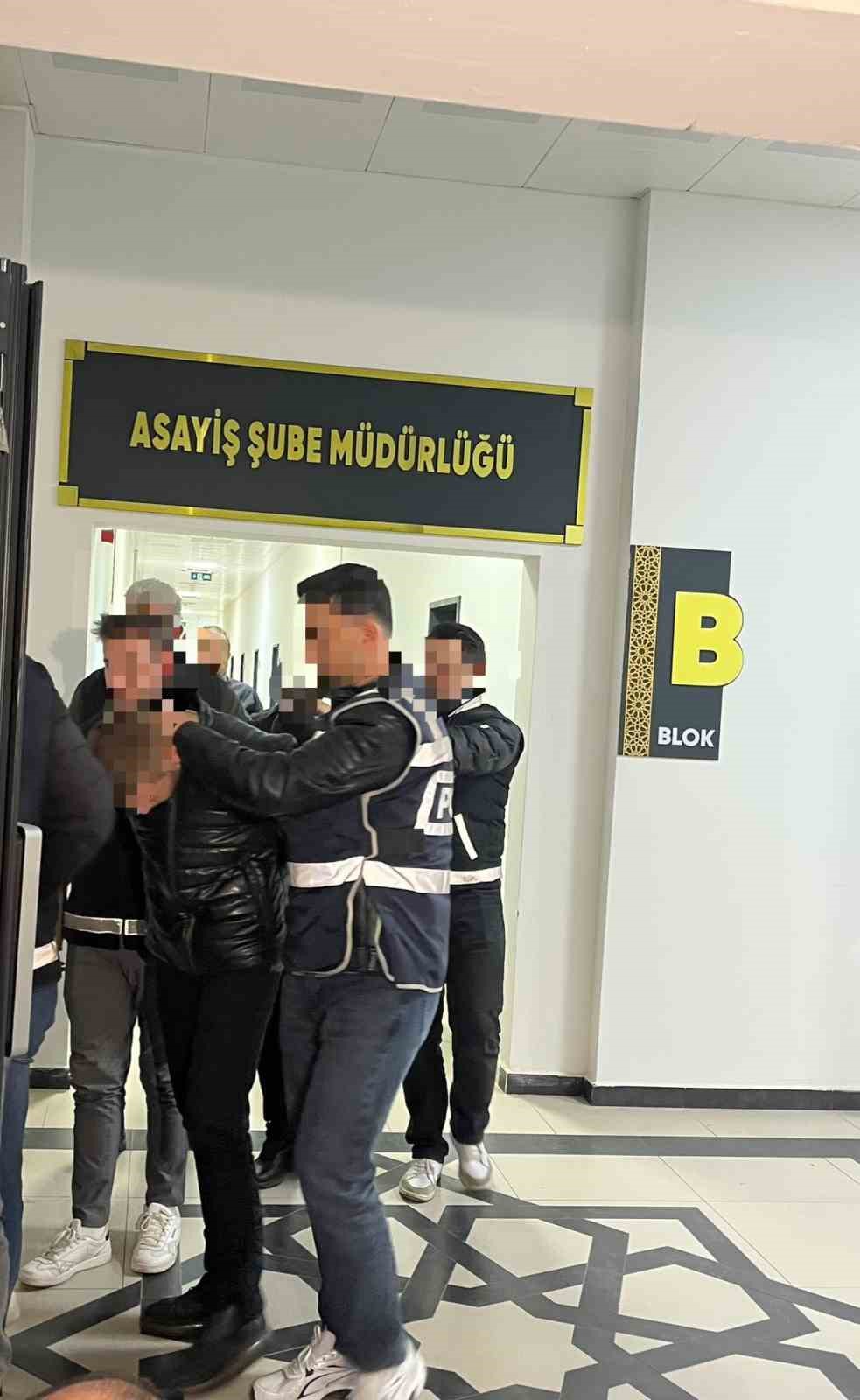 Doktor ve iş insanına silahlı saldırı planlayan şüphelilere operasyon: 6 gözaltı

