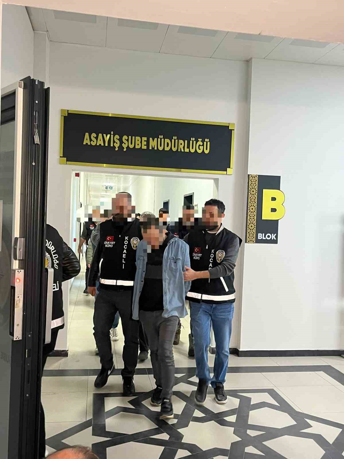 Doktor ve iş insanına silahlı saldırı planlayan şüphelilere operasyon: 6 gözaltı
