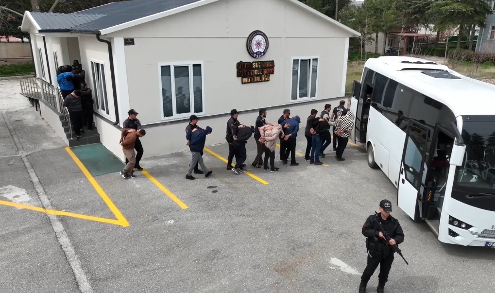 Doktoru 11 milyon lira dolandıran şebekenin 28,6 milyarlık işlem hacmi ortaya çıktı
