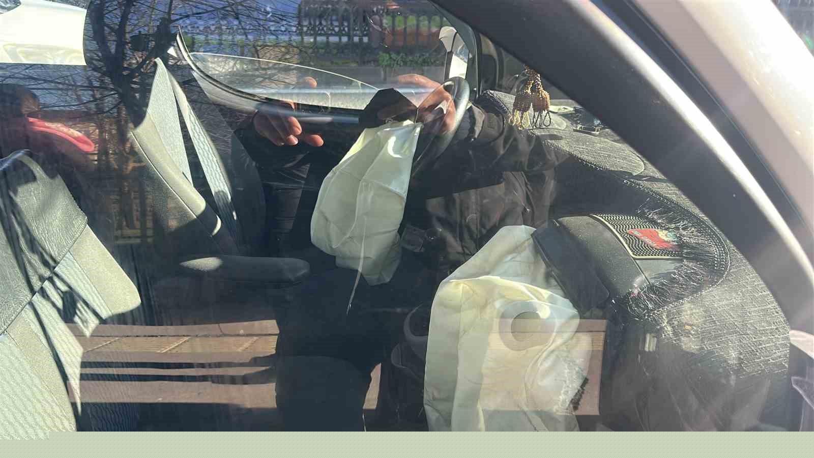 Dolmuş kazasında hava yastığı açıldı: 1 yolcu yaralandı
