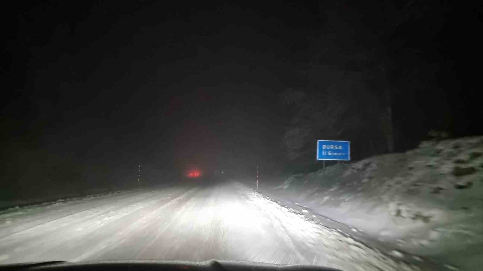Domaniç Dağ Yolu’nda kar ve tipi etkili oldu
