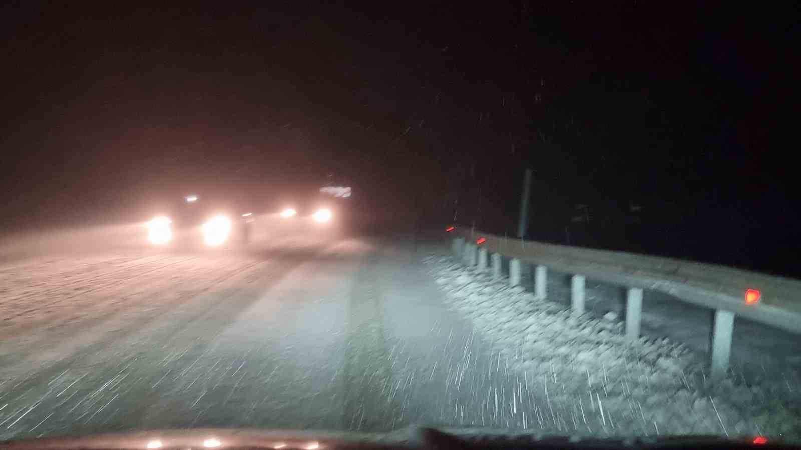 Domaniç Dağ Yolu’nda kar ve tipi etkili oldu
