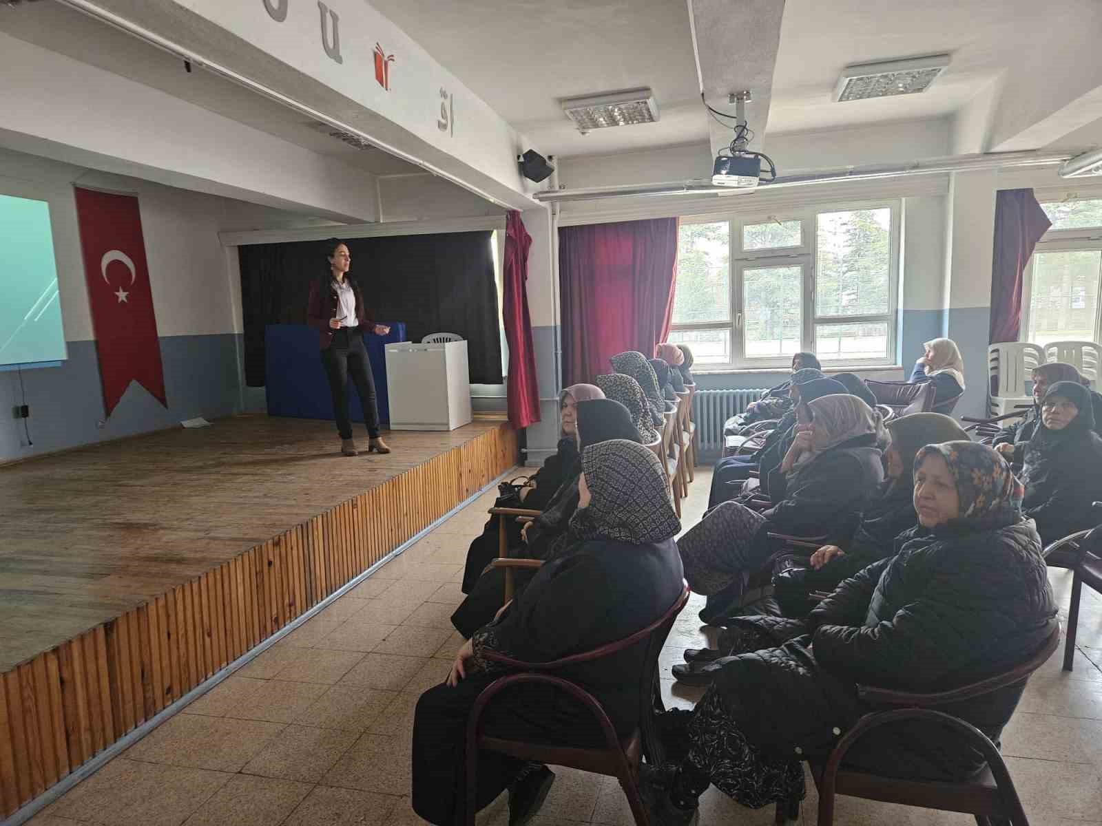 Domaniç’te kadın kooperatifi üyelerine yönelik eğitim düzenlendi
