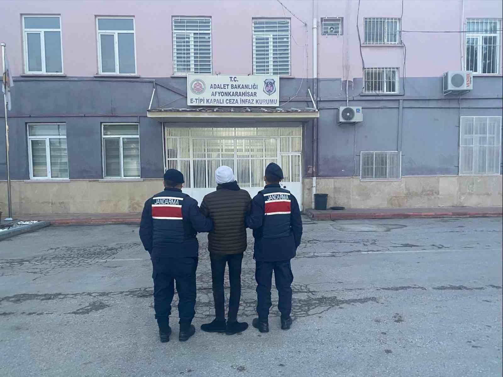 Donan şelale masalsı görüntü ortaya çıkardı
