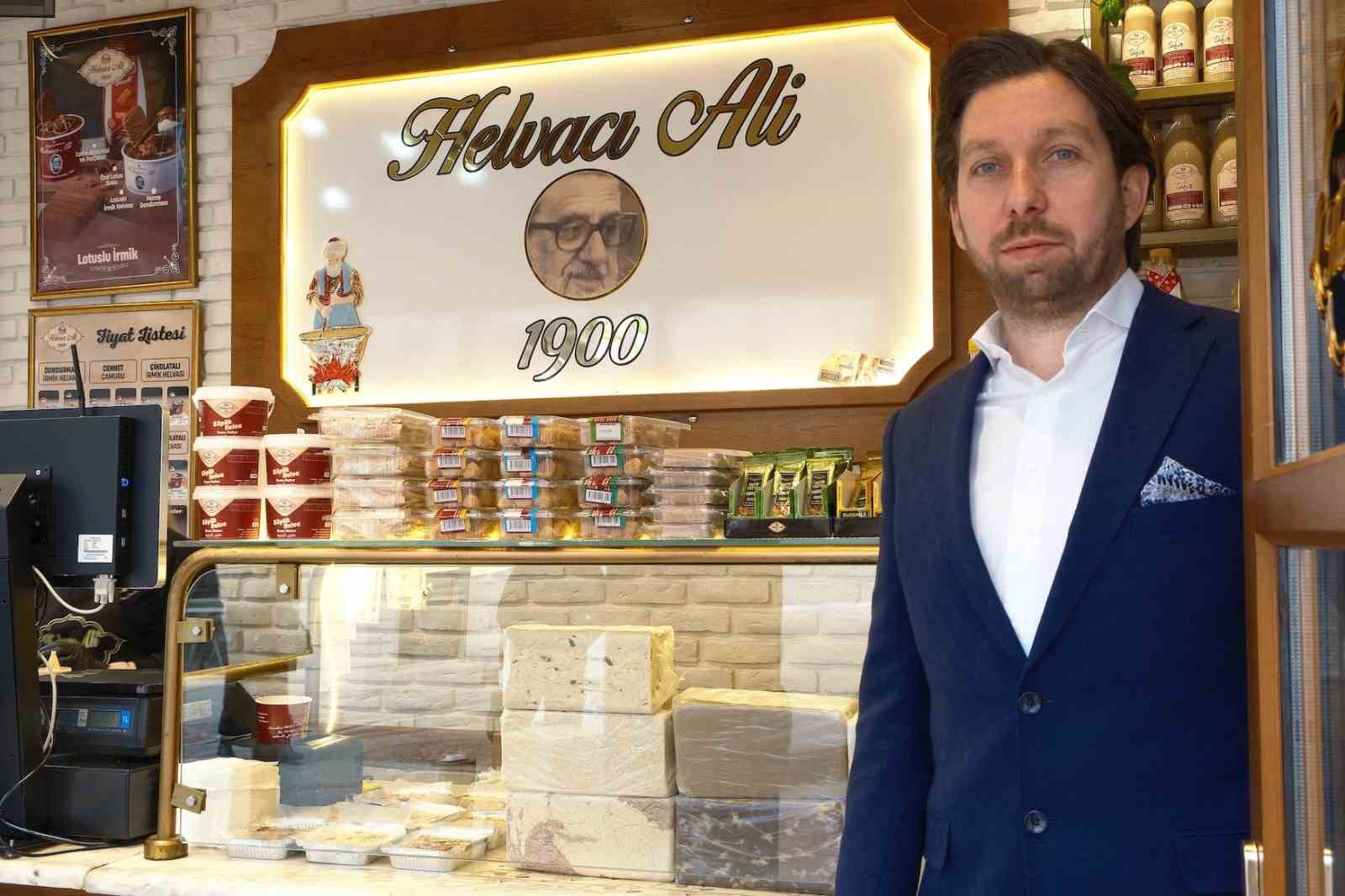 Dondurmalı irmik helvası iftarda hafif tatlı isteyenlerin tercihi olacak
Dondurmalı irmik helvası iftarda hafif tatlı isteyenlerin tercihi olacak