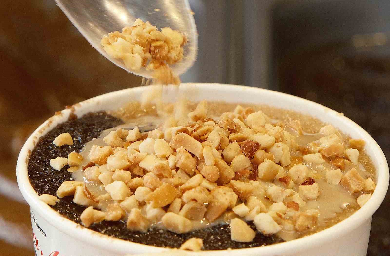 Dondurmalı irmik helvası iftarda hafif tatlı isteyenlerin tercihi olacak
Dondurmalı irmik helvası iftarda hafif tatlı isteyenlerin tercihi olacak