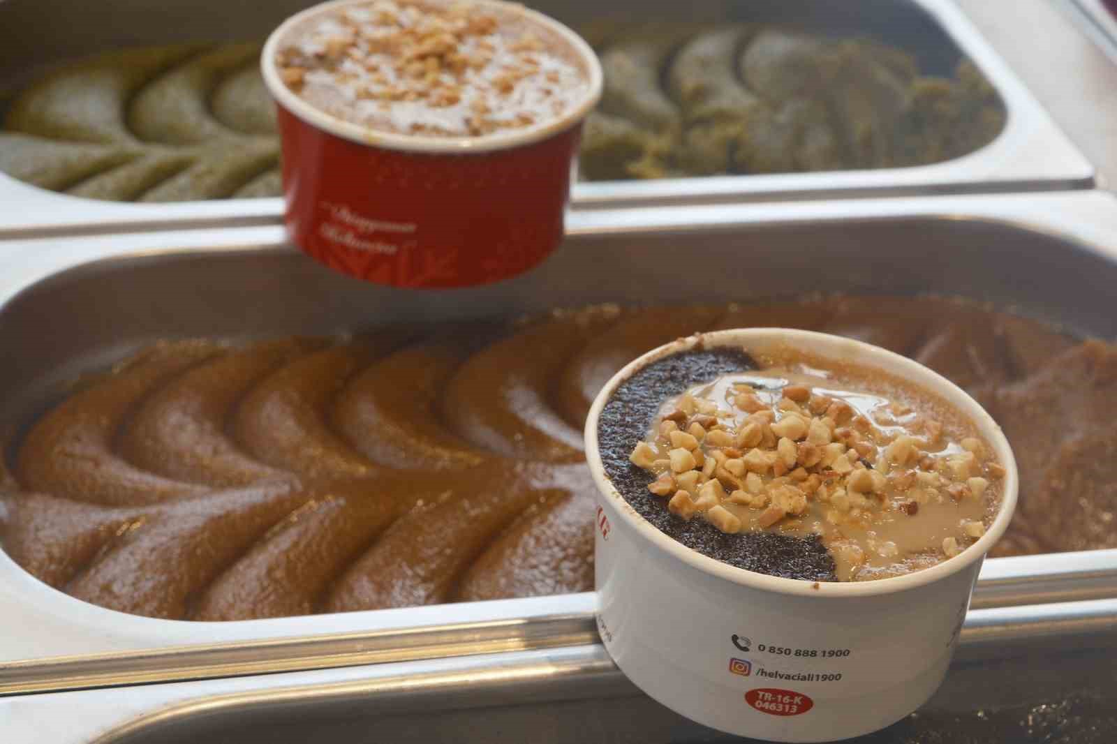 Dondurmalı irmik helvası iftarda hafif tatlı isteyenlerin tercihi olacak
Dondurmalı irmik helvası iftarda hafif tatlı isteyenlerin tercihi olacak