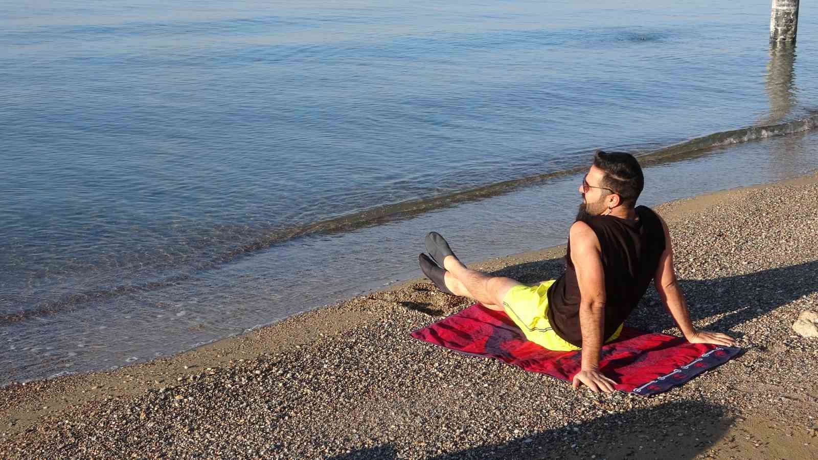 Dondurucu soğuğa meydan okudular: Van Gölü’nde eksi 9 derecede yüzme mesaisi
