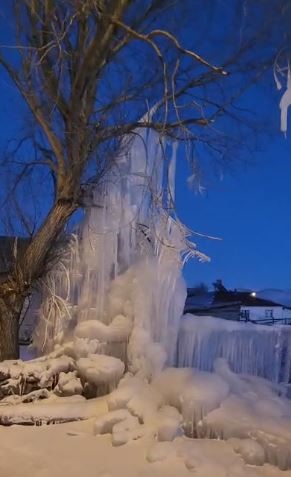 Dondurucu soğuklar su patlağını buz kütlesine dönüştürdü
