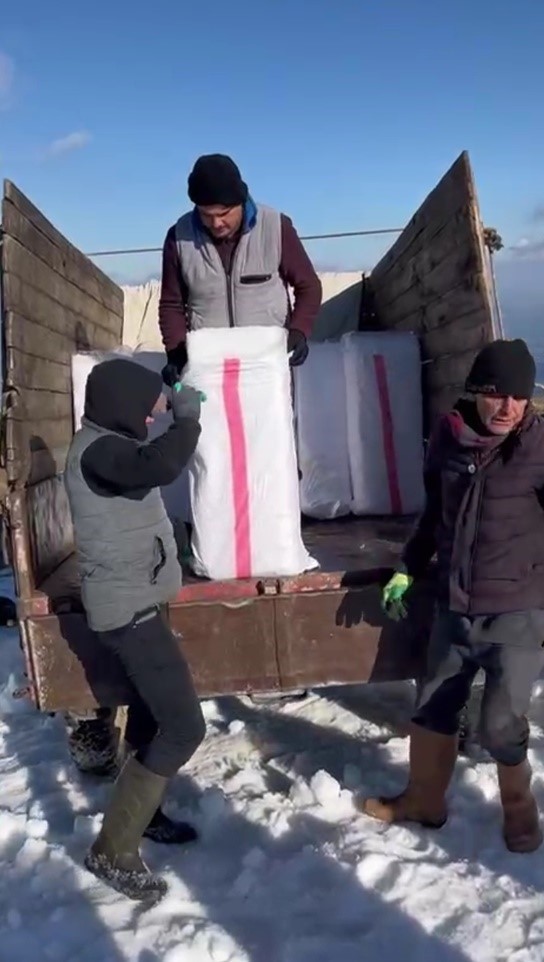 Dondurucu zirvede toplanan kar, yazın serinleten lezzete dönüşüyor
