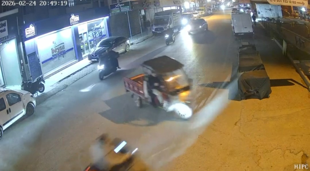 Döner ustası motosiklet sürücüsü: "Kaza sonrası kaçıp gittiler"
Döner ustası motosiklet sürücüsü: "Kaza sonrası kaçıp gittiler"