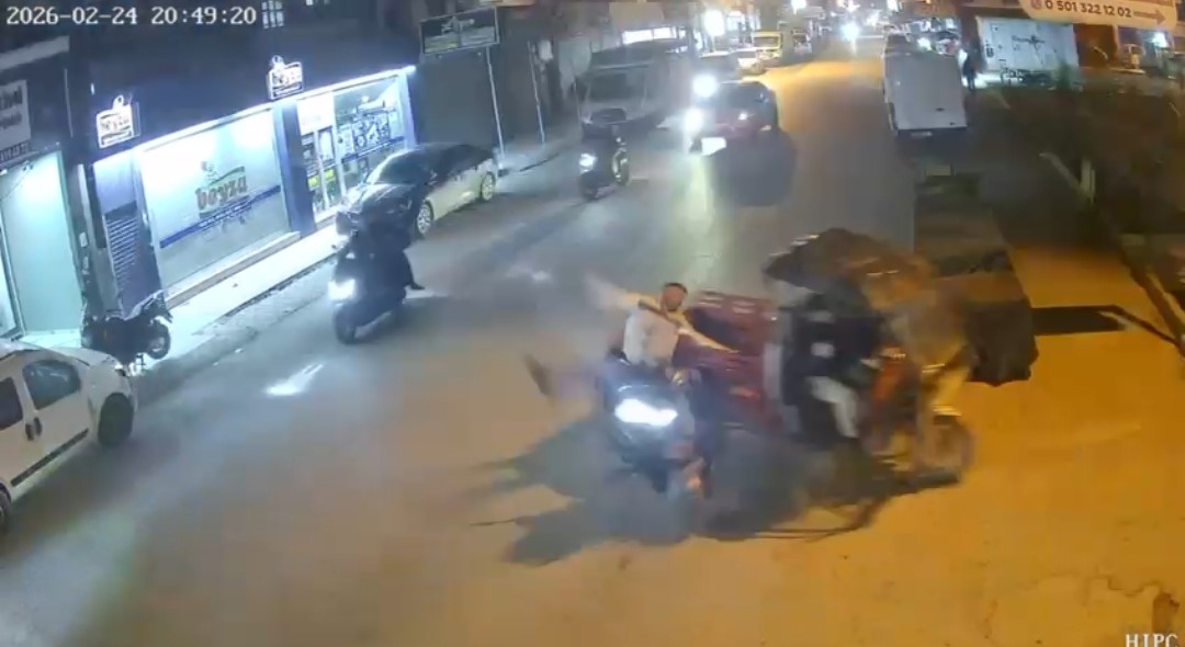 Döner ustası motosiklet sürücüsü: "Kaza sonrası kaçıp gittiler"
Döner ustası motosiklet sürücüsü: "Kaza sonrası kaçıp gittiler"