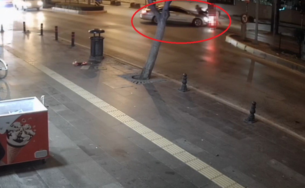 Dönüş yasağı olan yerden dönen otomobil motosikletle çarpıştı: 1 yaralı
